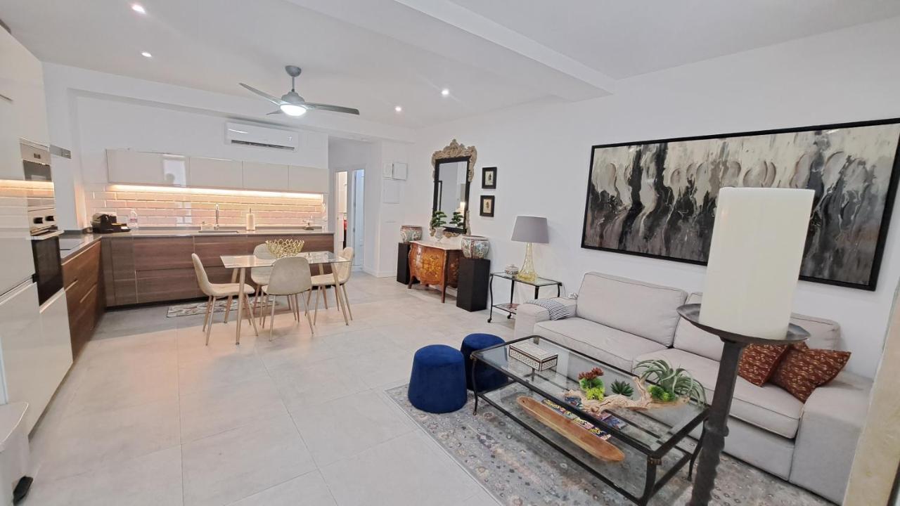 New! Renovated, Centrally Located, Private Entrance, Terrace Appartamento *